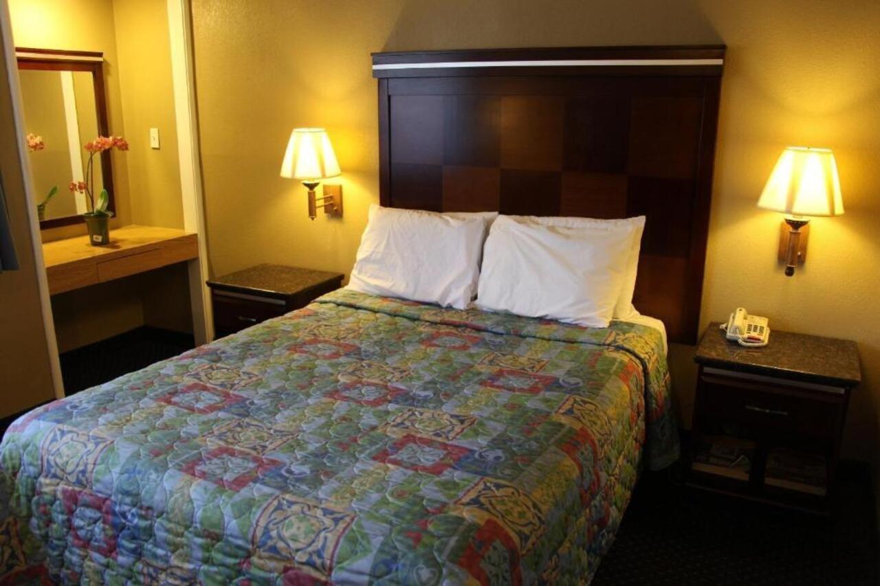 Inn At Bayshore San Mateo Buitenkant foto