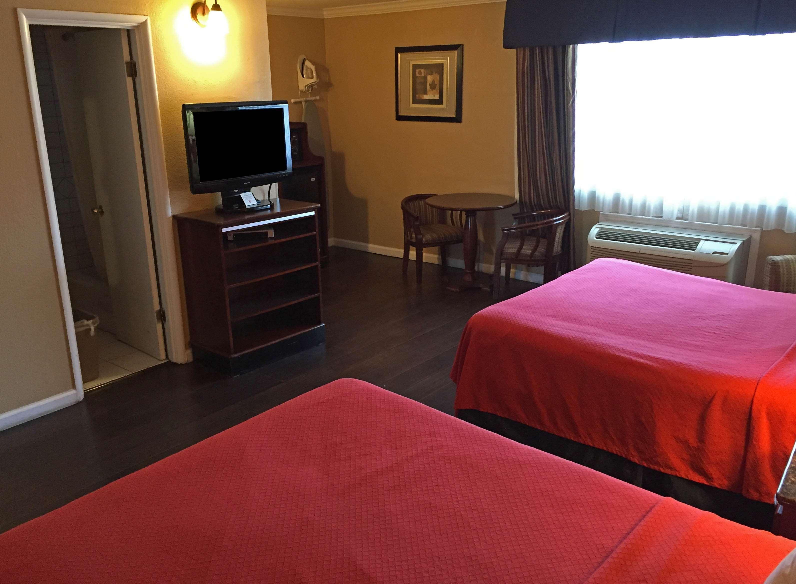 Inn At Bayshore San Mateo Buitenkant foto